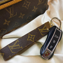 Load image into Gallery viewer, Classic Monogram Key Holder 6&quot;
